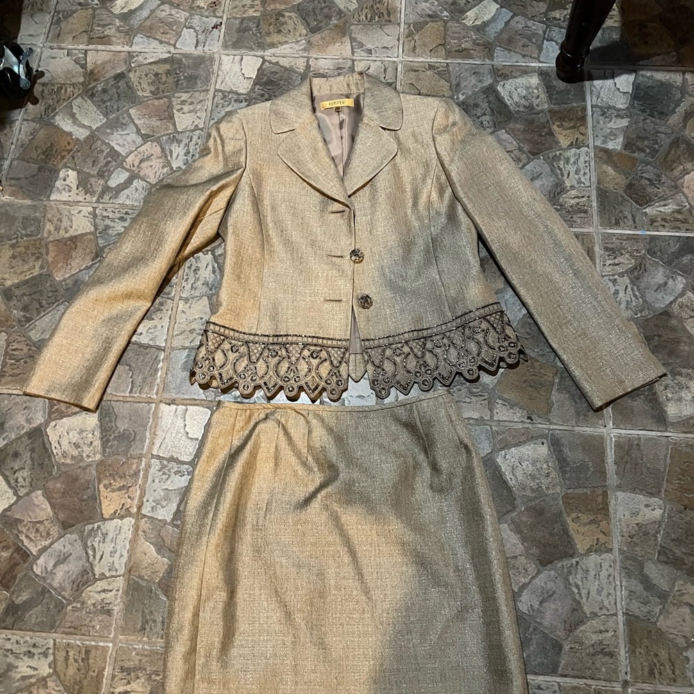 Kasper taupe gold elegant suit sz 4